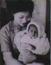 刚出生萧芳芳与妈妈