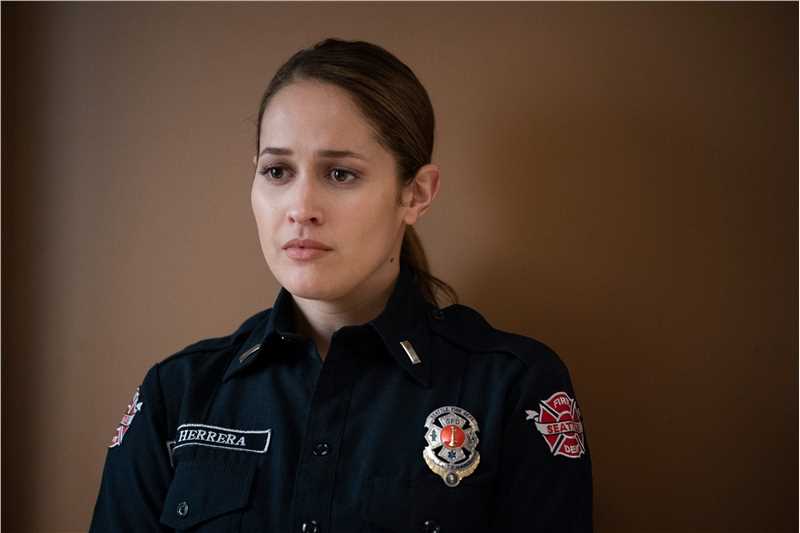 詹娜·利在《19号消防局》的剧照