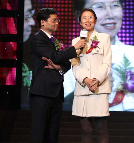 杨佳荣获“2010中国十大品牌女性”