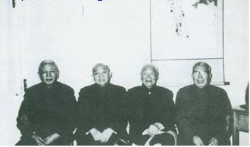 刘志坚(左二)
