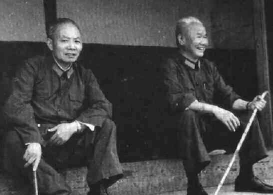 刘志坚将军与老战友陈再道将军(右)