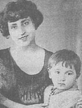 一个年轻的查尔斯与他的的母亲Knar（1920）