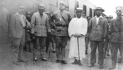 1927年6月10日郑州会议后，前排左一孙科