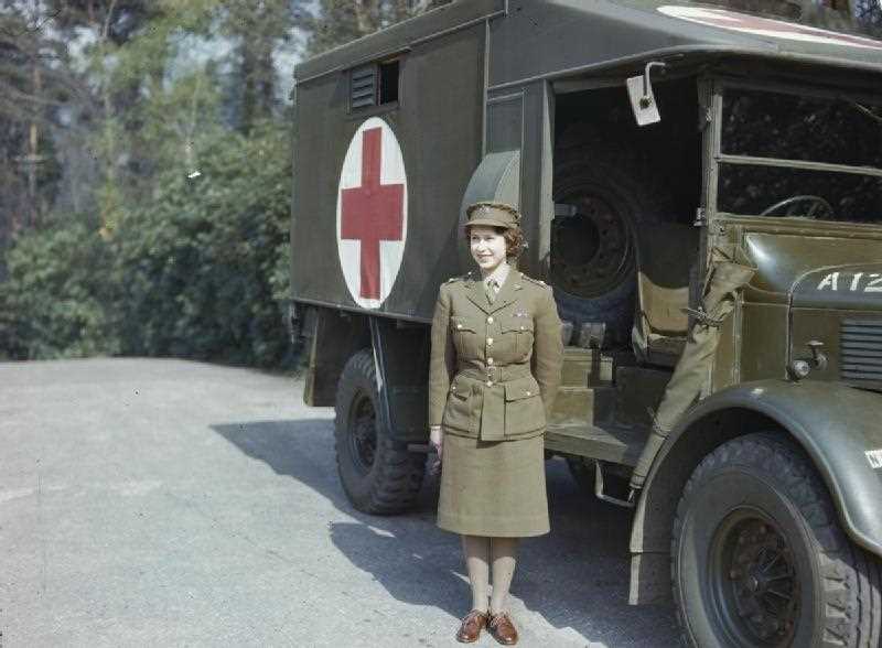 1945年身着中尉制服的伊丽莎白公主
