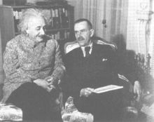 托马斯·曼（左）与爱因斯坦（右）