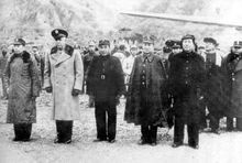 调停中国内战期间马歇尔（左二）在延安