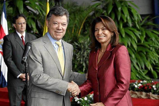 桑托斯会见哥斯达黎加总统劳拉·钦奇利亚