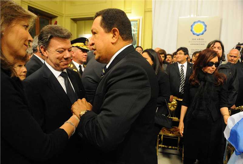 桑托斯和委内瑞拉总统乌戈·查韦斯