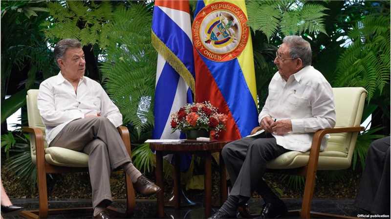 桑托斯会见古巴领导人劳尔·卡斯特罗