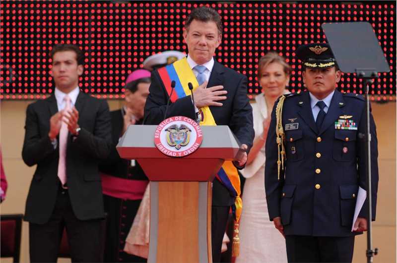 2010年8月7日，桑托斯正式就职哥伦比亚总统职务