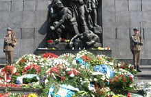 华沙犹太人英雄纪念碑
