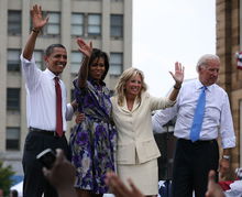 2008年8月与奥巴马参加竞选集会
