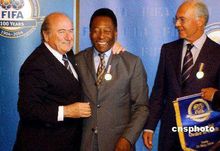 贝利和贝肯鲍尔分享“FIFA百年最佳”
