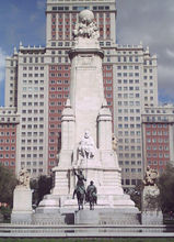 马德里西班牙广场的塞万提斯纪念碑。