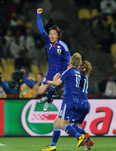 2010年南非世界杯，远藤保仁用任意球打破丹麦队球门