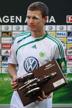 埃丁·哲科获得德国足球甲级联赛金靴奖