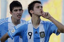 世青赛阿根廷3-0朝鲜，费雷拉庆祝进球