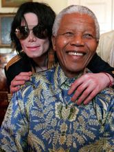 1991年，杰克逊在南非探访曼德拉，他把曼德拉当作自己的精神之父