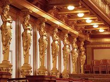 金色大厅的女神柱