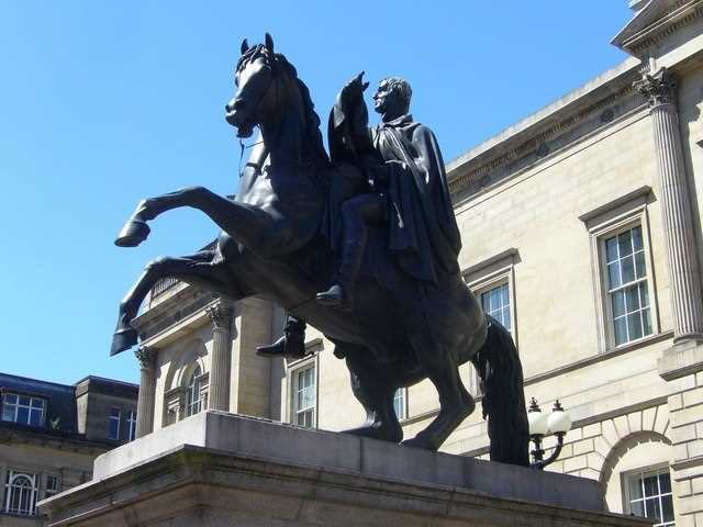 苏格兰爱丁堡东区的韦尔斯利骑马像，kim traynor摄