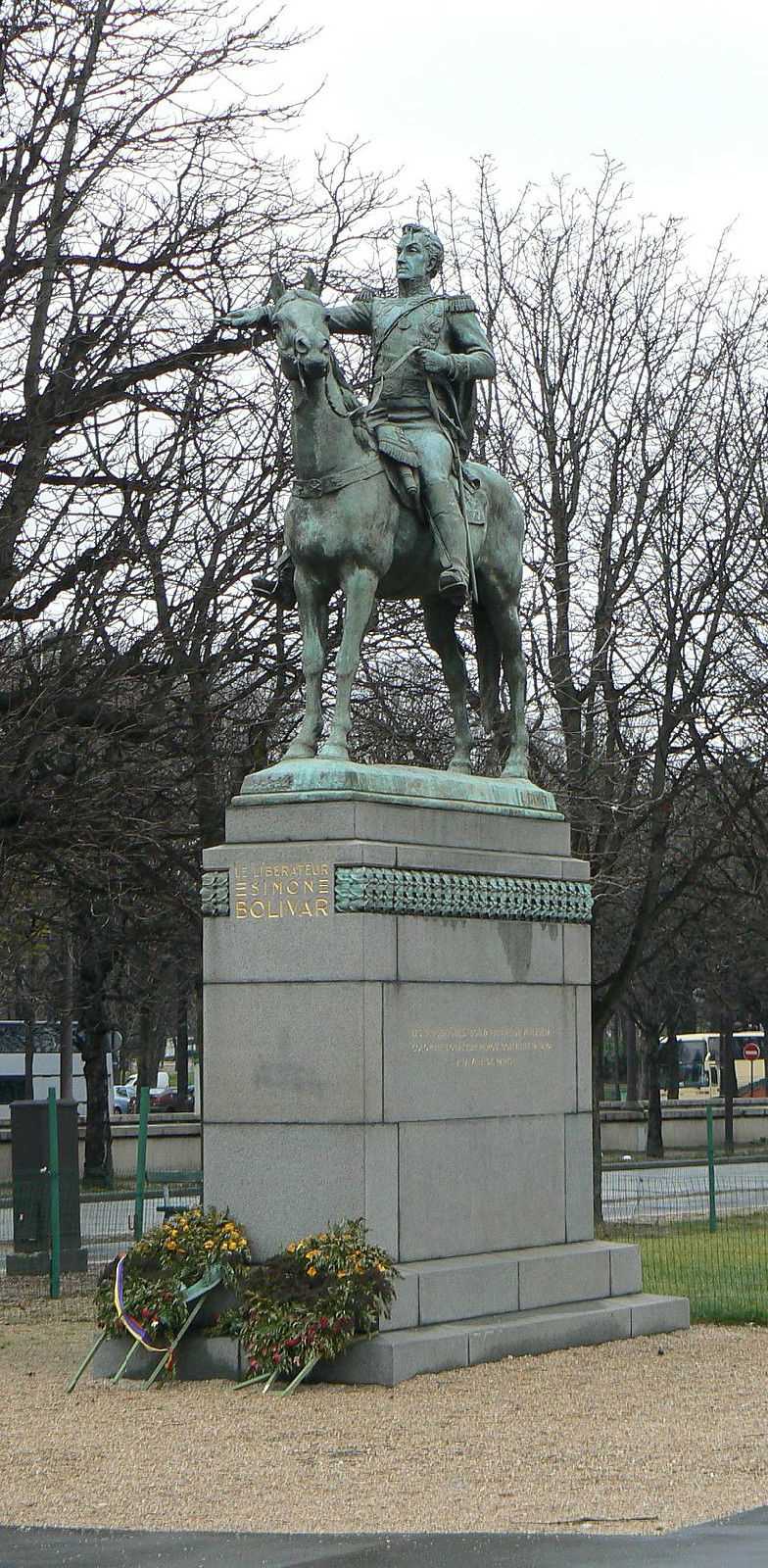 玻利瓦尔的雕像（法国巴黎）