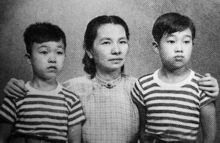 朱谌之与儿子朱明、侄子朱辉离别香港时合影