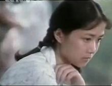 《女大学生宿舍》中饰主角匡亚兰