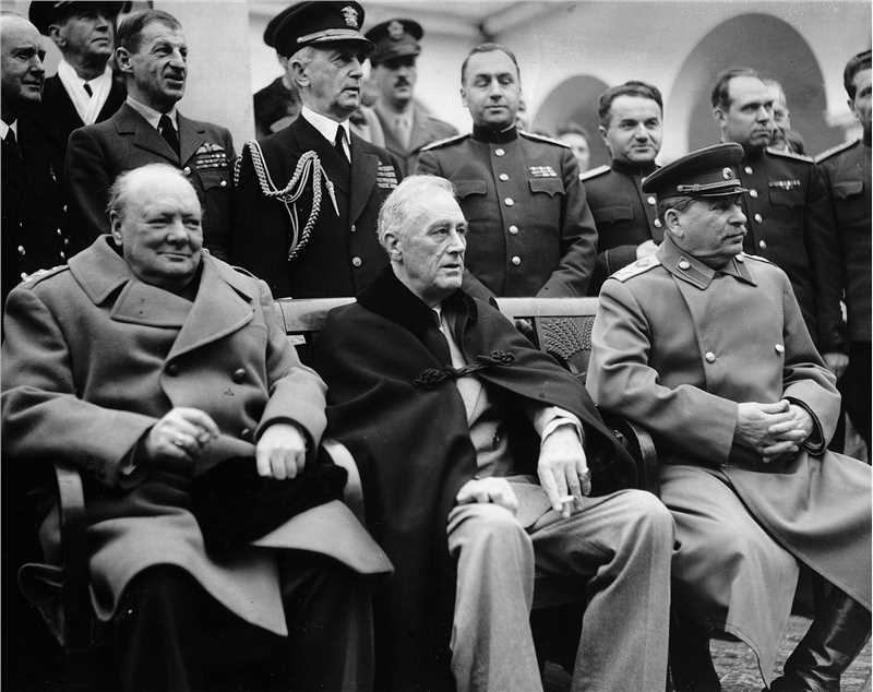 雅尔塔会议“三巨头”：（左起）丘吉尔、罗斯福、斯大林