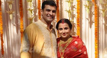 Vidya Balan与丈夫在婚礼上