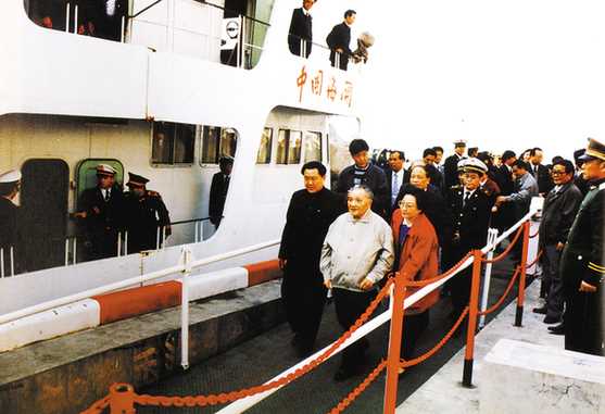 邓小平离开深圳乘船前往珠海（1992年1月23日）