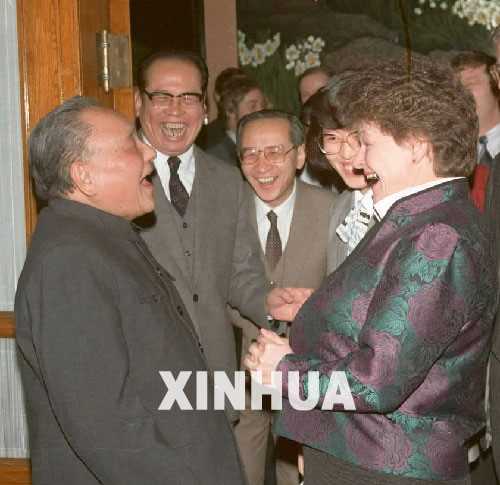 邓小平会见挪威首相布伦特兰夫人（1988年）