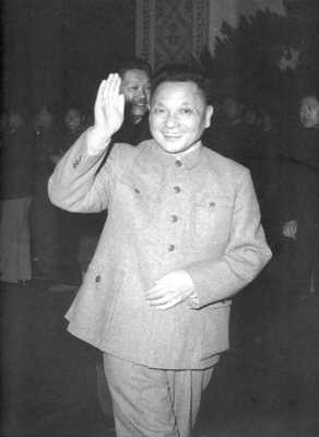 步入人民大会堂的邓小平（1962年）