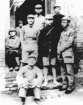 邓小平和部分红军政治工作干部在邑县合影（1937）