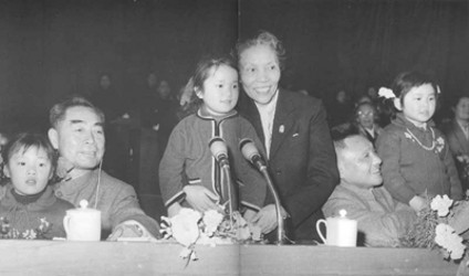 邓小平在纪念“三八”国际妇女节大会上（1960年）
