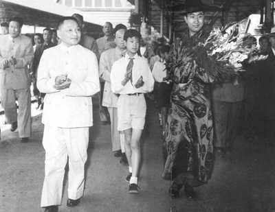邓小平在北京火车站欢迎十世班禅大师（1958年）