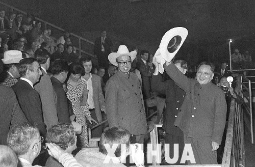 邓小平访美观看马术竞技表演(1979.2.2)