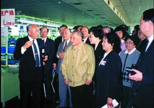 邓小平视察民营企业珠海江海电子厂（1992年）