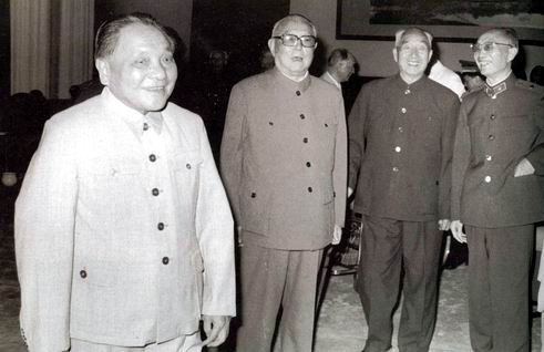 同李先念、徐向前、张爱萍在一起（1985.6）