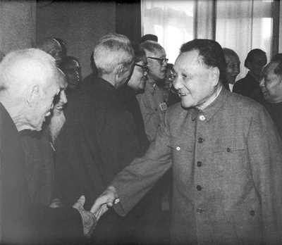 小平会见出席中国人民政治协商会议的代表(1988)