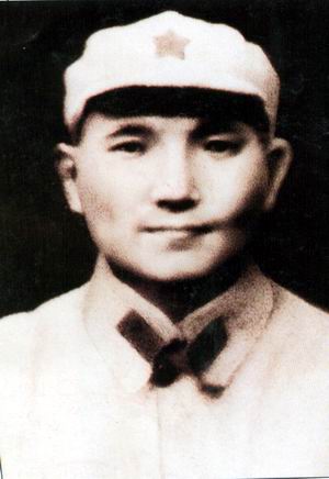 任中共红军前敌委员会书记、红7军政治委员的邓小平