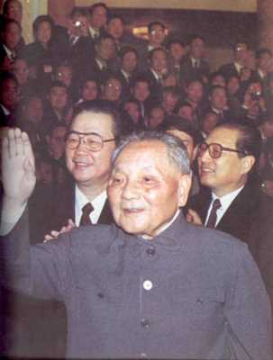 邓小平看望参加中国共产党第十四届全国代表大会代表