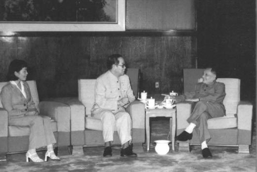 邓小平会见牛满江和夫人张葆英（1977年8月）