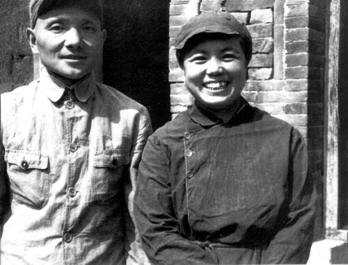 1939年婚后回到太行山的邓小平和卓琳