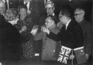 邓小平与英国首相干杯（1984年）