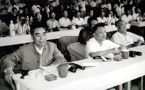 邓小平等观看北京、济南部队的比武表演（1964）