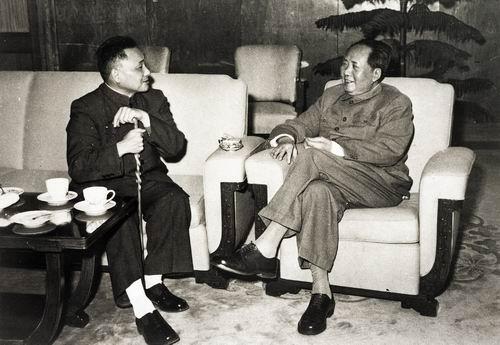 毛泽东和担任中共中央总书记的小平谈话（1960）