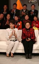 左为《上海一家人》演员李羚，右为陈奇