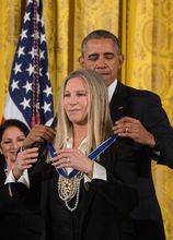 奥巴马为其颁发总统自由勋章