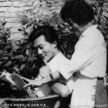 1979年侯耀文和母亲